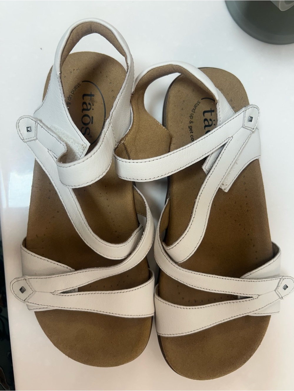 TAIS BIG TIME Criss cross adjustable strap sandals. Off white. Almost new. Sz7W